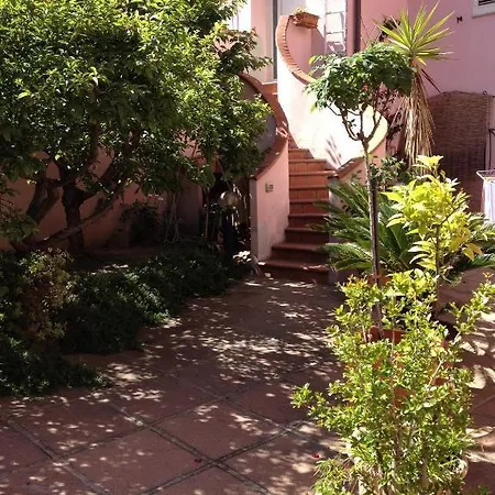 Ciro's House 招待所