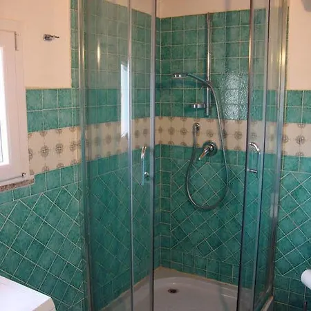 Ciro's House Konukevi 3*