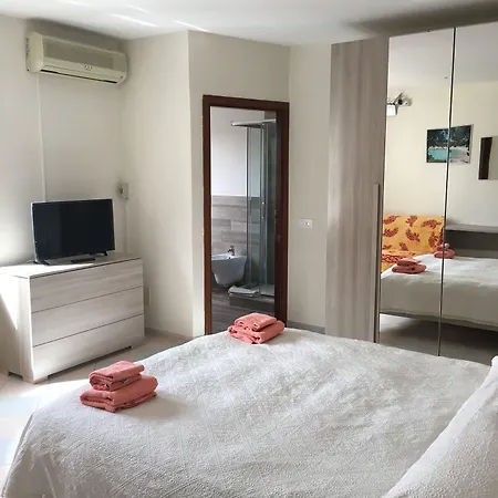 Ciro's House 게스트하우스 3*